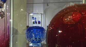 Oprowadzanie po wystawie &#8222;Artyści Szkła Piotrkowskiego&#8221; w ODA