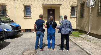 Nietrzeźwy 54-latek chciał przekupić policjantów