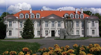 Coraz więcej dziewcząt trafia do klas mundurowych