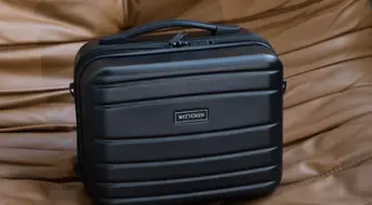 Organizuj swoje kosmetyki: praktyczne porady dotyczące kosmetyczek