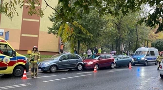 Zderzenie trzech samochodów na Kostromskiej