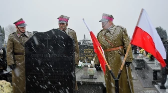 Dwie mogiły dla bohaterów sprzed lat