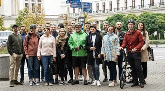 Czym najlepiej poruszać się po mieście? Rower z najwyższą punktacją, a samochód elektryczny najszybszy w warszawskiej edycji Wielkiego Testu Mobilności Miejskiej 2023