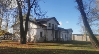 Zabytkowy dwór czeka remont