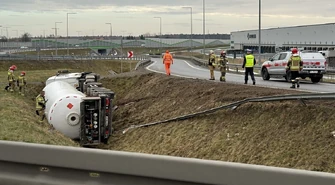 Cysterna spadła do rowu. Kierowca był pijany