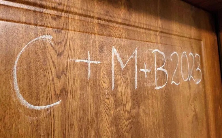 Święto Trzech Króli. Jak oznaczyć drzwi domu