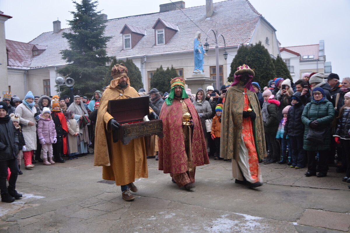 Orszak Trzech Króli w Piotrkowie ZDJĘCIA