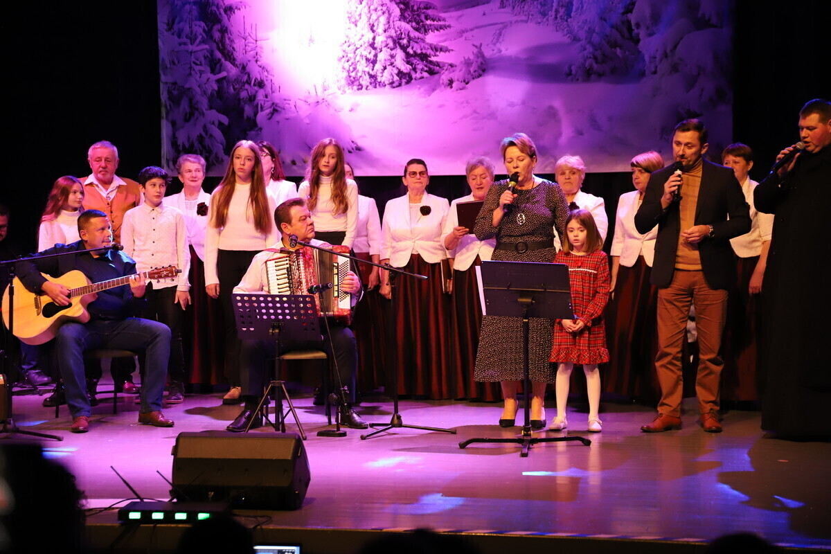 II Rodzinne Kolędowanie w Woli Krzysztoporskiej. Śpiewali także samorządowcy