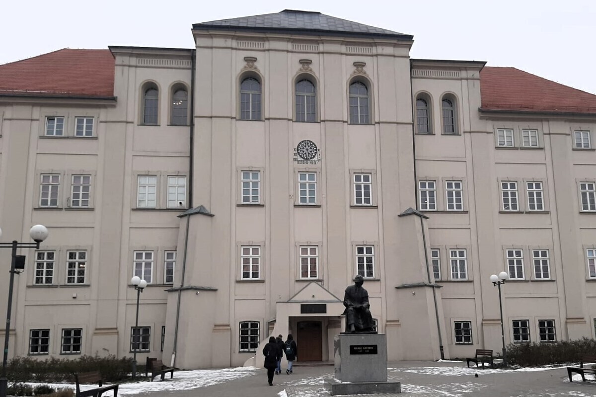 Awanse i spadki. Piotrkowskie szkoły w najnowszym rankingu Perspektyw