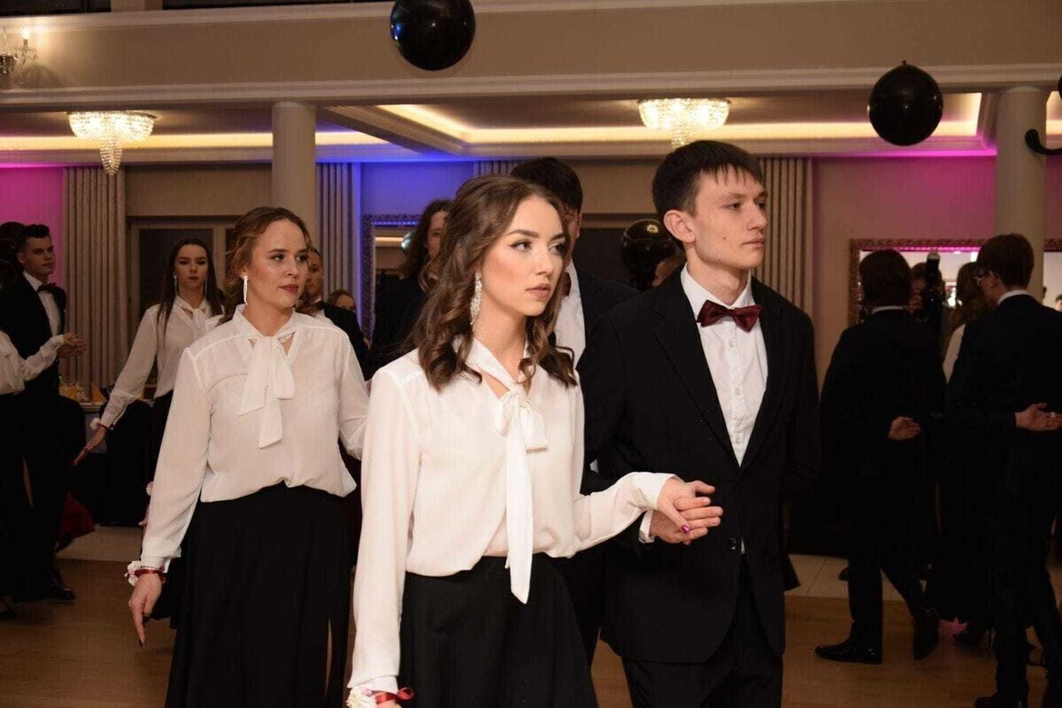 Tanecznym krokiem rozpoczęli odliczanie do matury