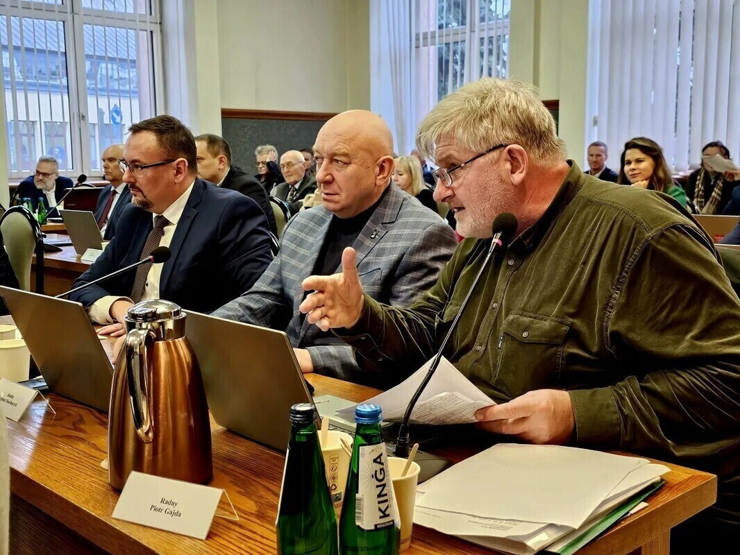 Jak pracowali radni w 2023 roku Sprawdziliśmy liczbę zapytań i interpelacji