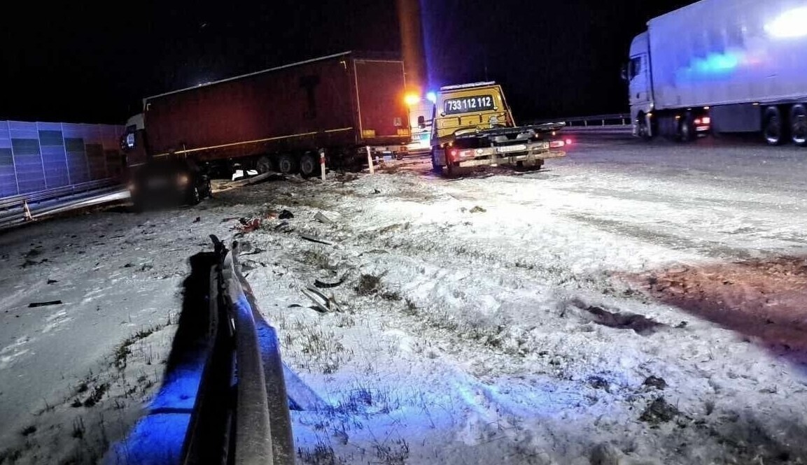Ślisko na drogach. Wypadki na A1 i S8