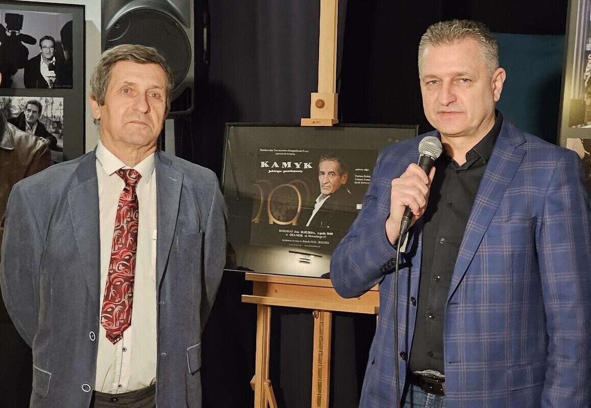 Wspominają Kamyka. Wystawa poświęcona pamięci aktora w OEA MOK