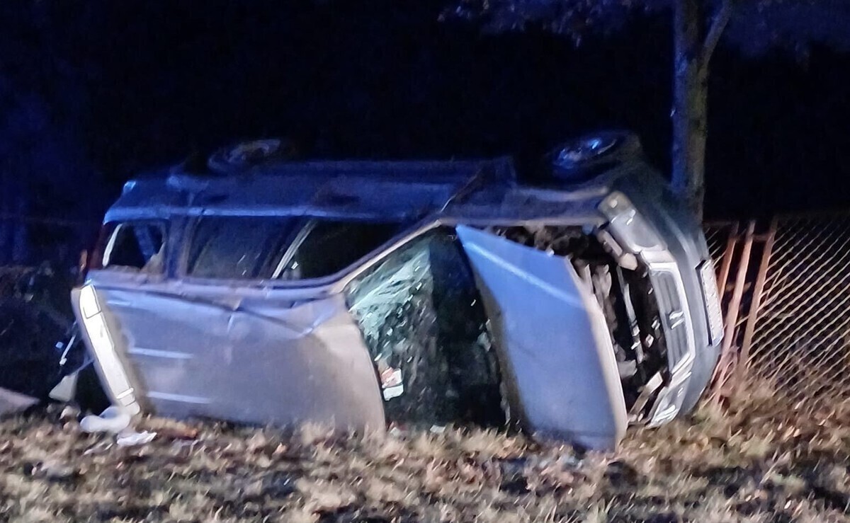 Kolizja na dwunastce w Sulejowie. Jeden samochód dachował