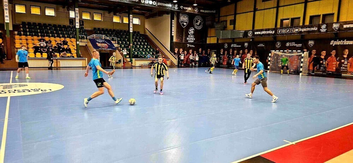 Najlepsi tracą punkty