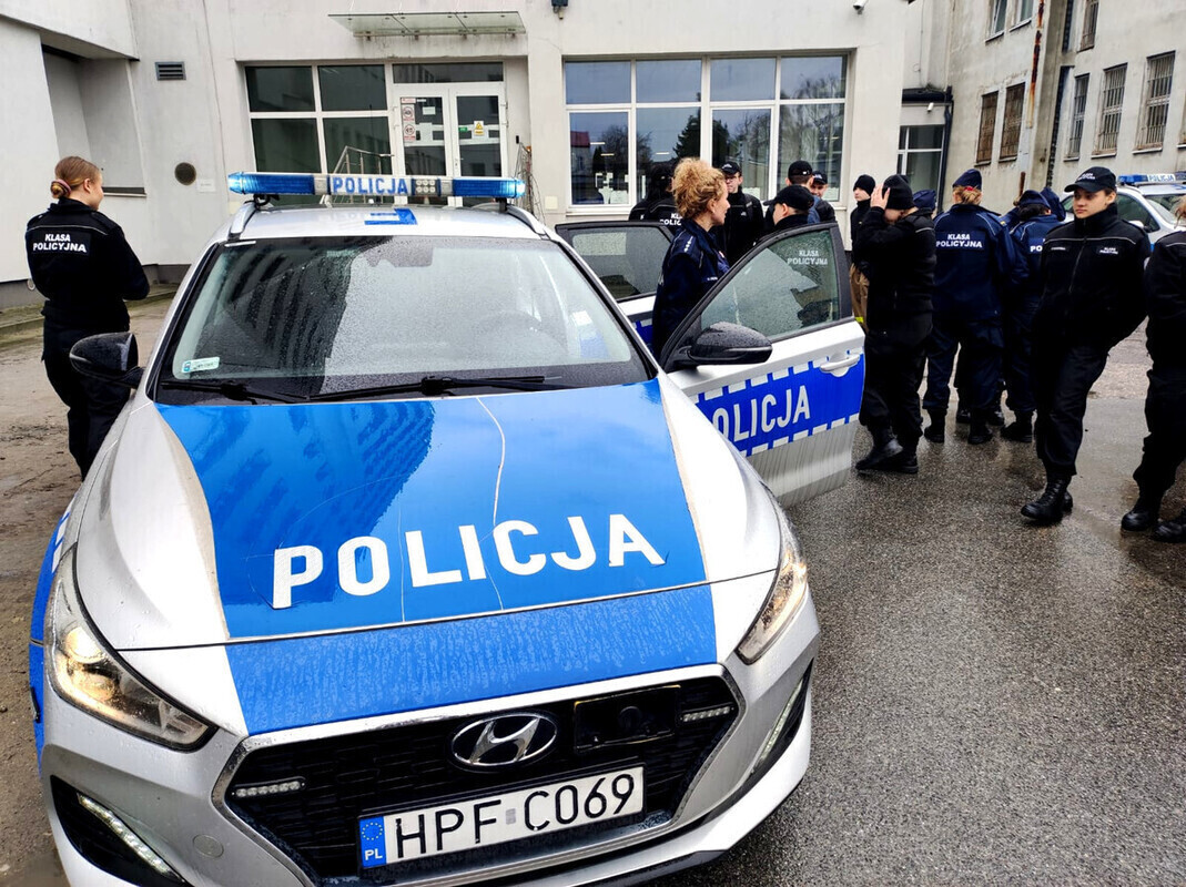 Młodzi mundurowi odwiedzili komendę