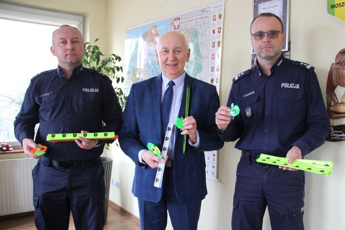 Ponad 400 odblasków trafi do dzieci i młodzieży