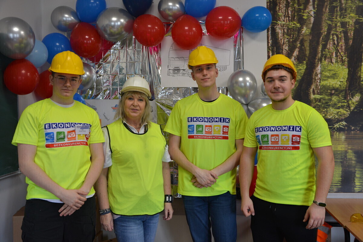 Zachęcali do wstąpienia w ich szeregi