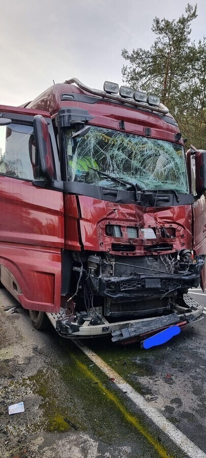 Zderzenie trzech samochodów na DK74