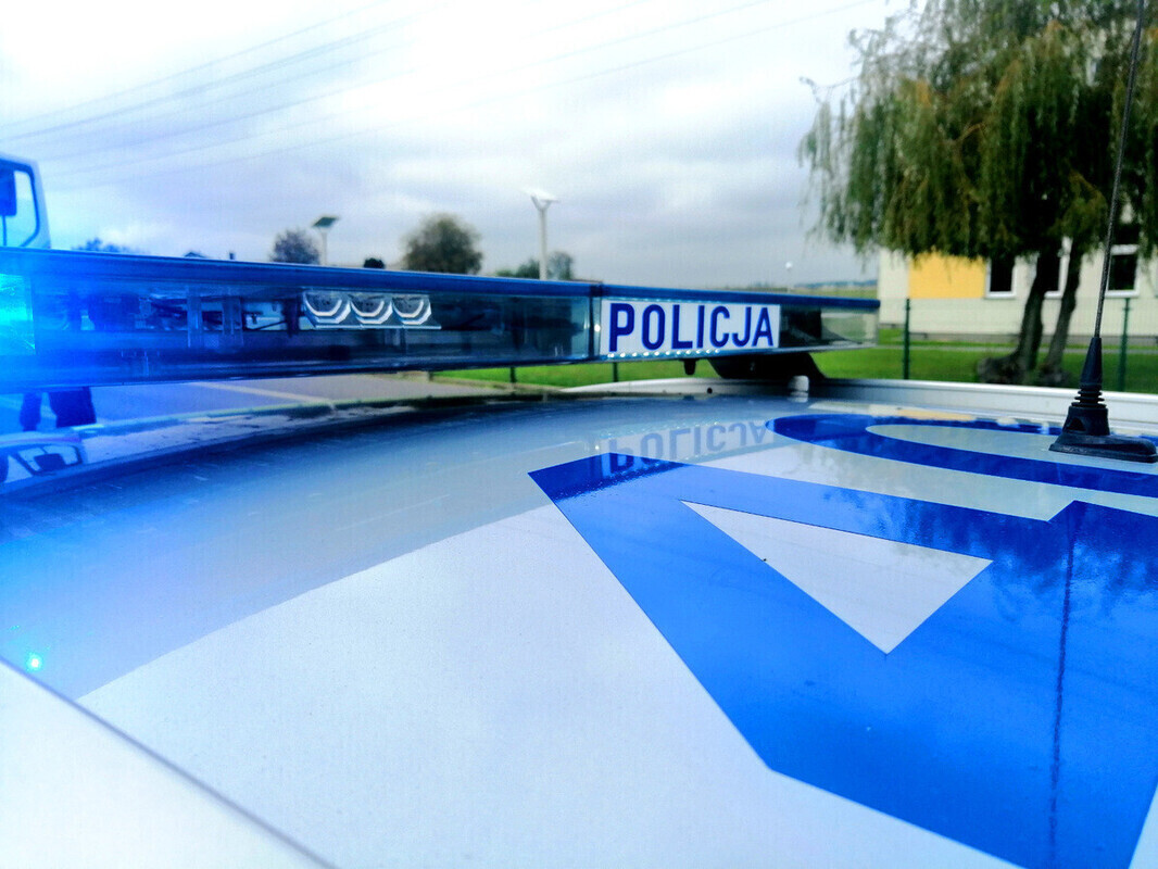 Uratowali mężczyznę który siedział na torach