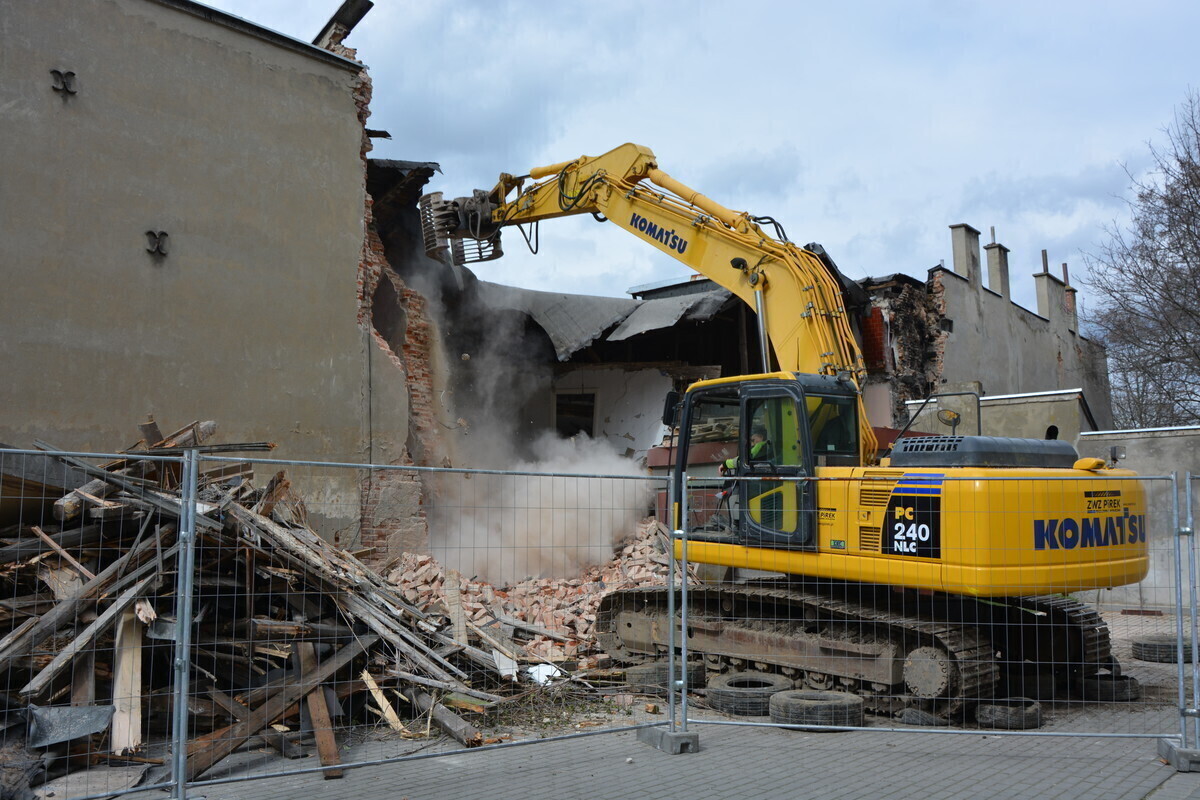 Wyburzają kamienicę która uległa katastrofie budowlanej