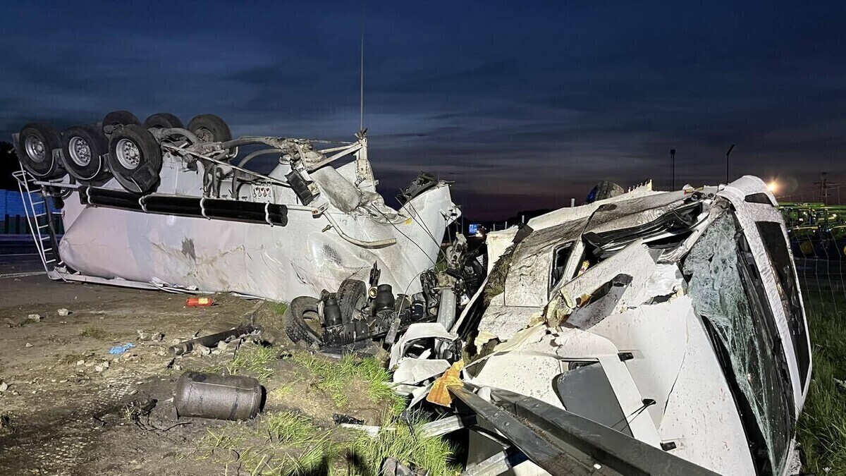 Wypadek ciężarówki na S8 koło Wolbórza cysterna dachowała blokując drogę do Warszawy przez kilka godzin
