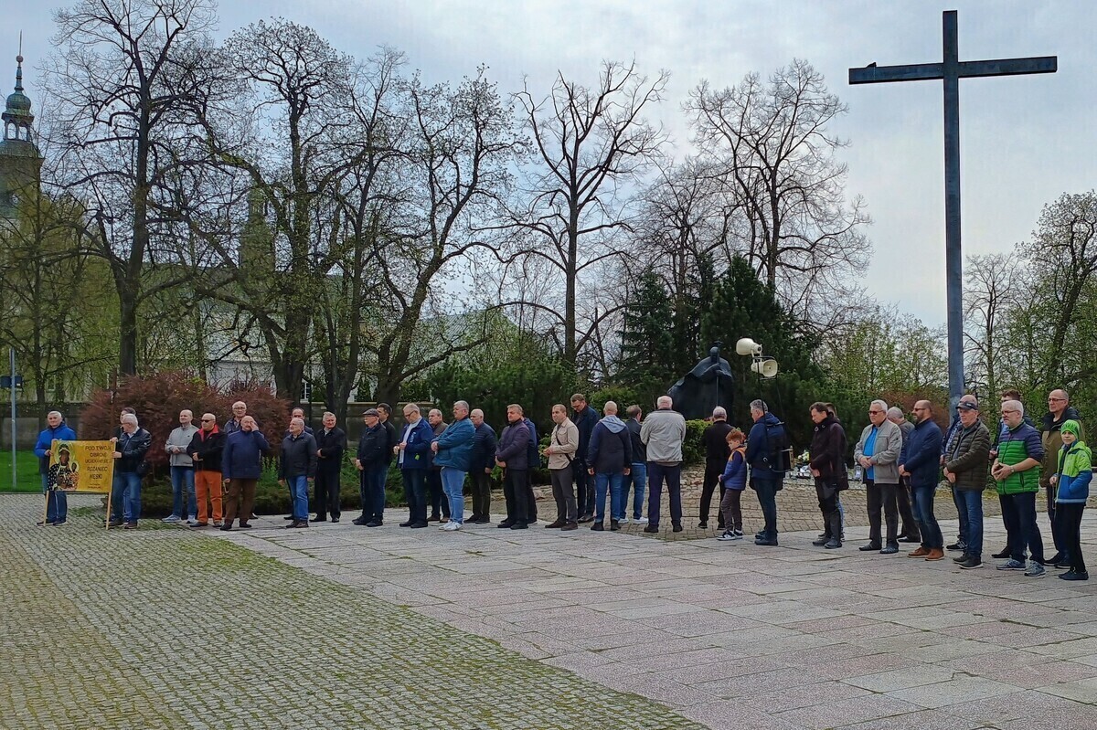 Majowy Męski Różaniec ulicami Piotrkowa