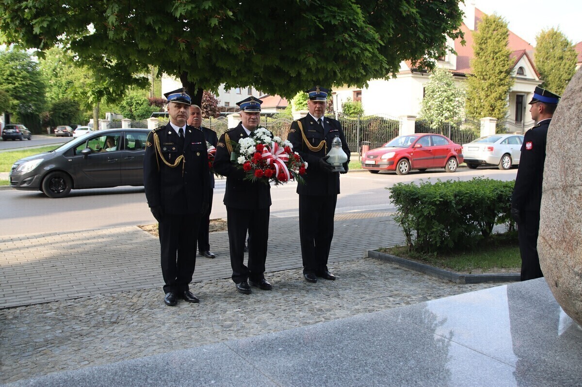 Uroczysta zmiana służby piotrkowskich strażaków