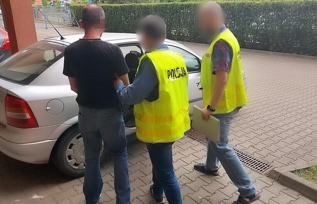 Bez uprawnień uciekał przed policją. Wydmuchał prawie 3 promile