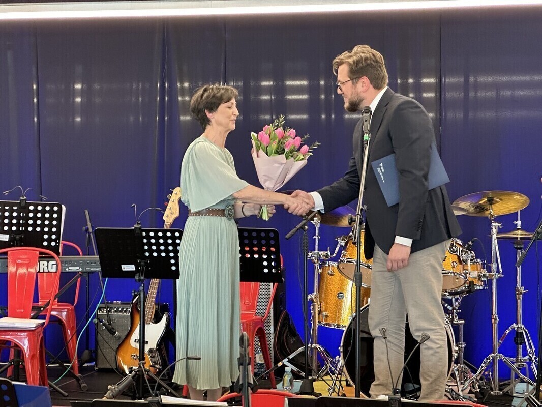 Mediateka ma już 5 lat Pracownicy i czytelnicy otrzymali dyplomy i nagrody