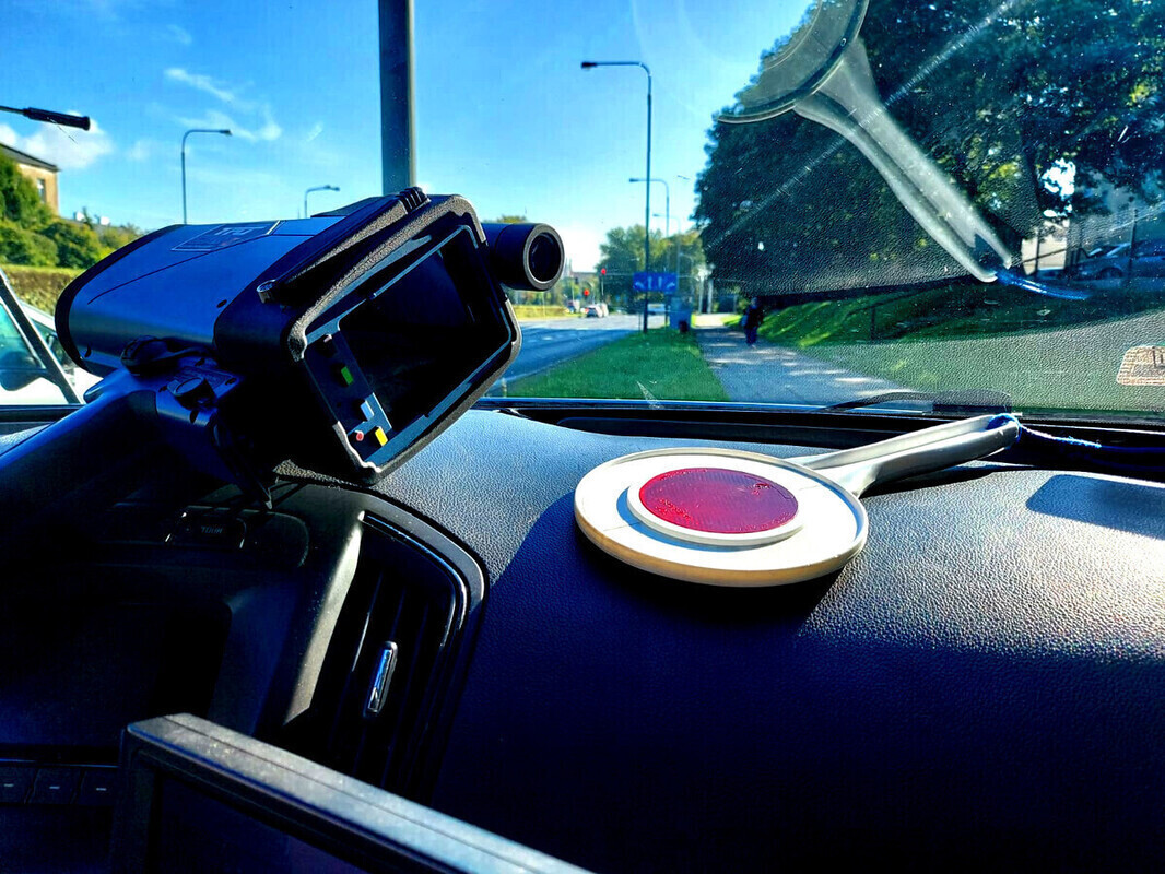 126 kmh w terenie zabudowanym. Wysoki mandat i 15 punktów karnych dla motocyklisty