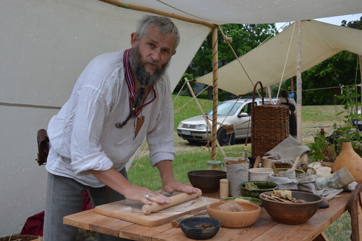 Wioska Wikinga w Piotrkowie. Piknik historyczny na terenie Akademii Piotrkowskiej