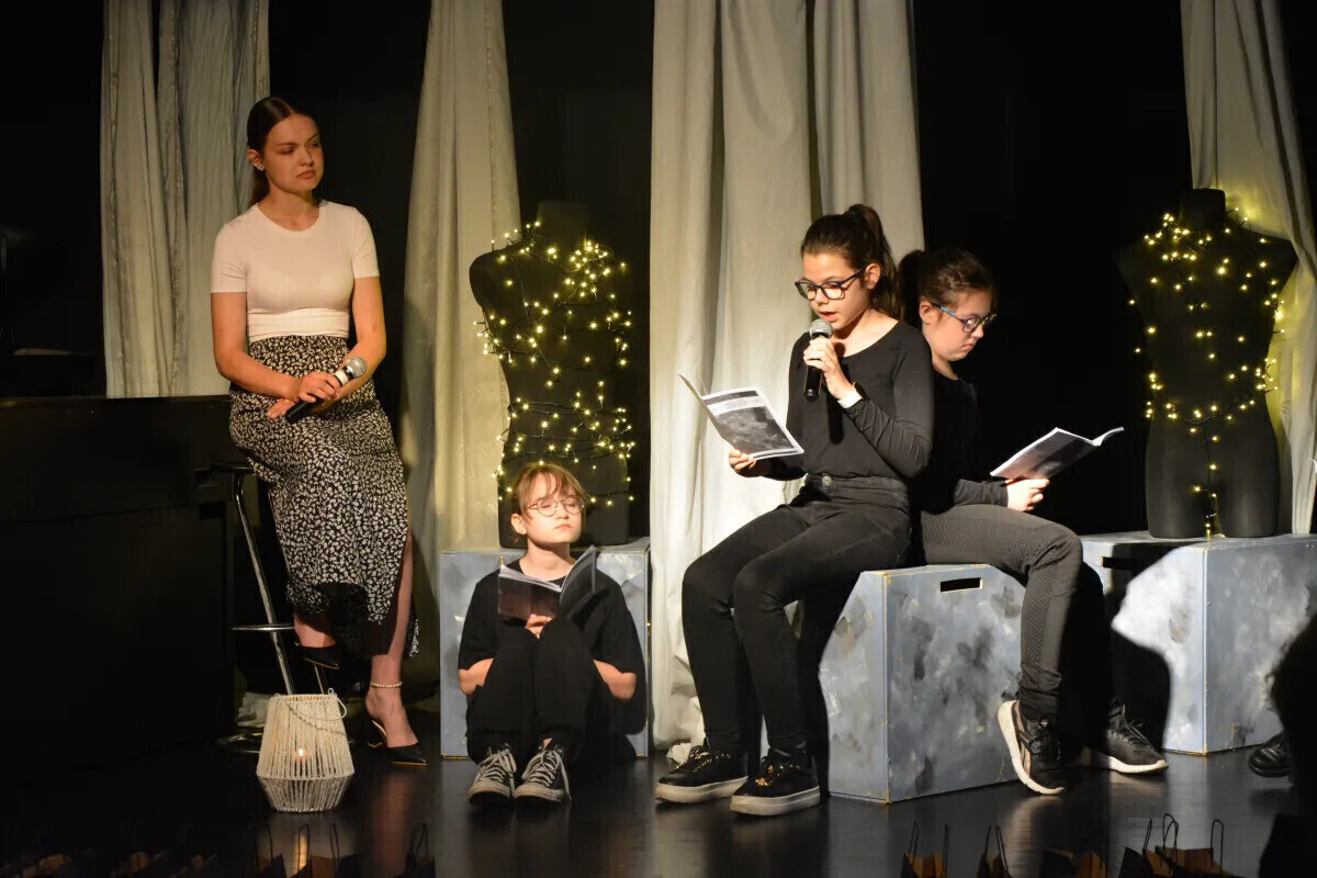 Gala laureatów IX Powiatowego Konkursu Poetyckiego Sercem piszę sercem maluję