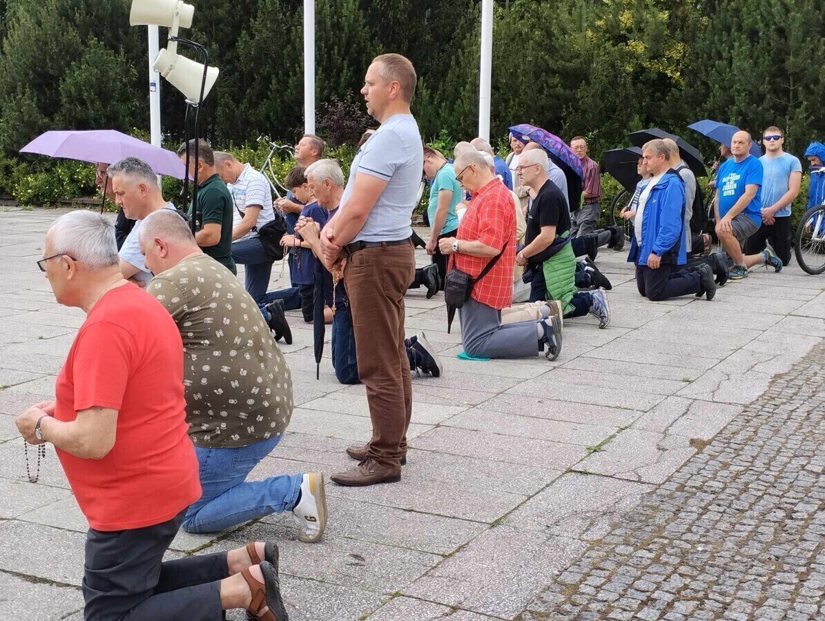 63. Męski Różaniec przeszedł ulicami Piotrkowa