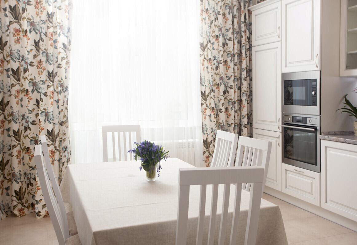 Jak sprawić aby w salonie zawitały wiosna i lato