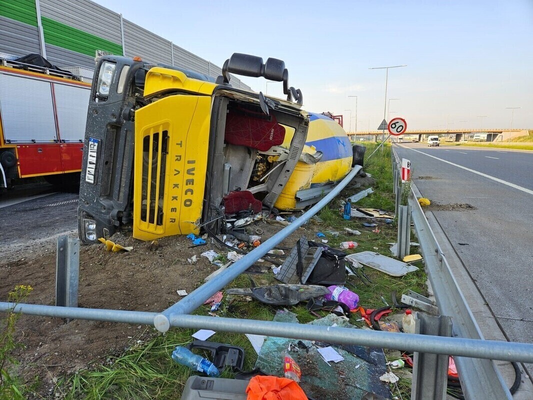 Betonowóz przewrócił się w rejonie A1