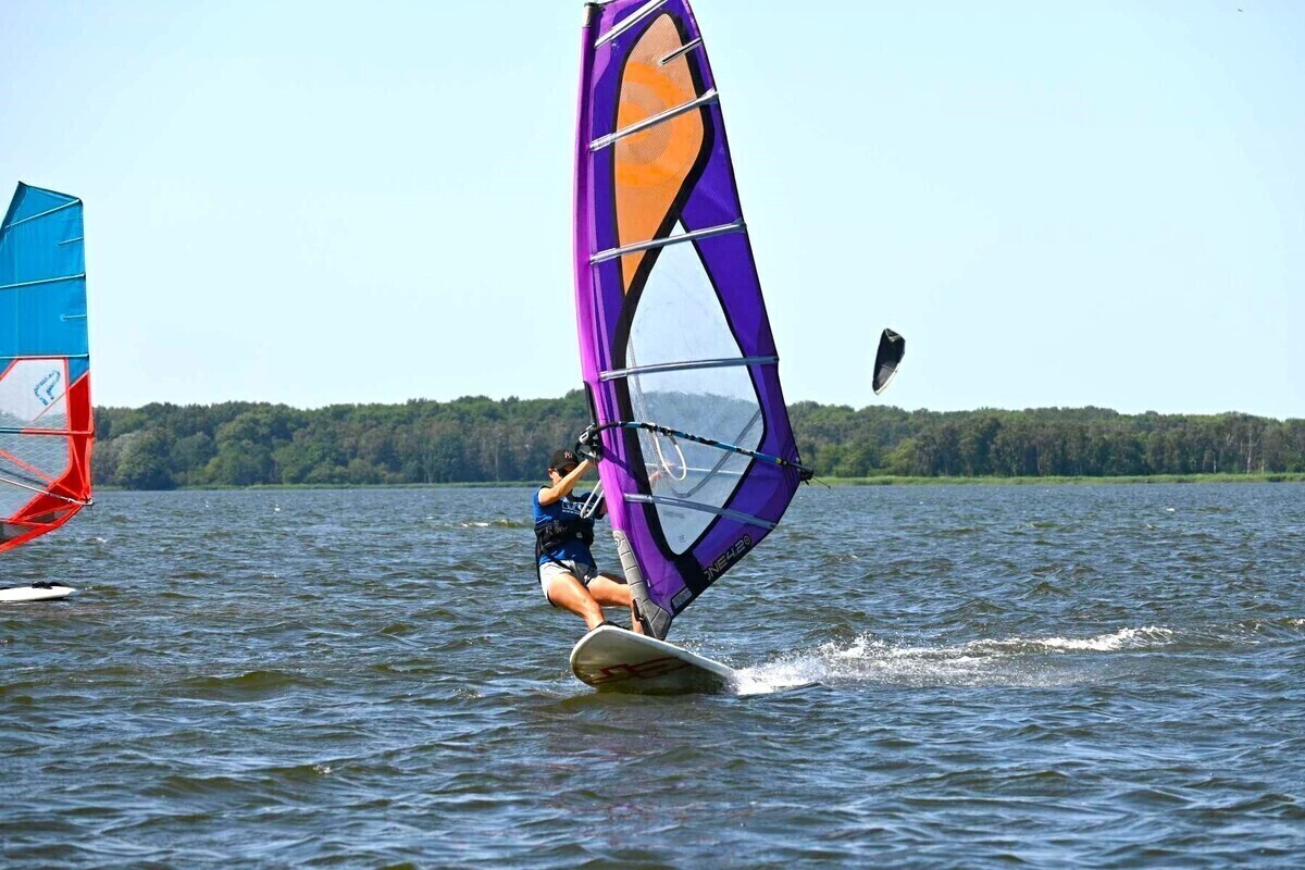 Pomysł na wakacje Obóz windsurfingowy nad morzem