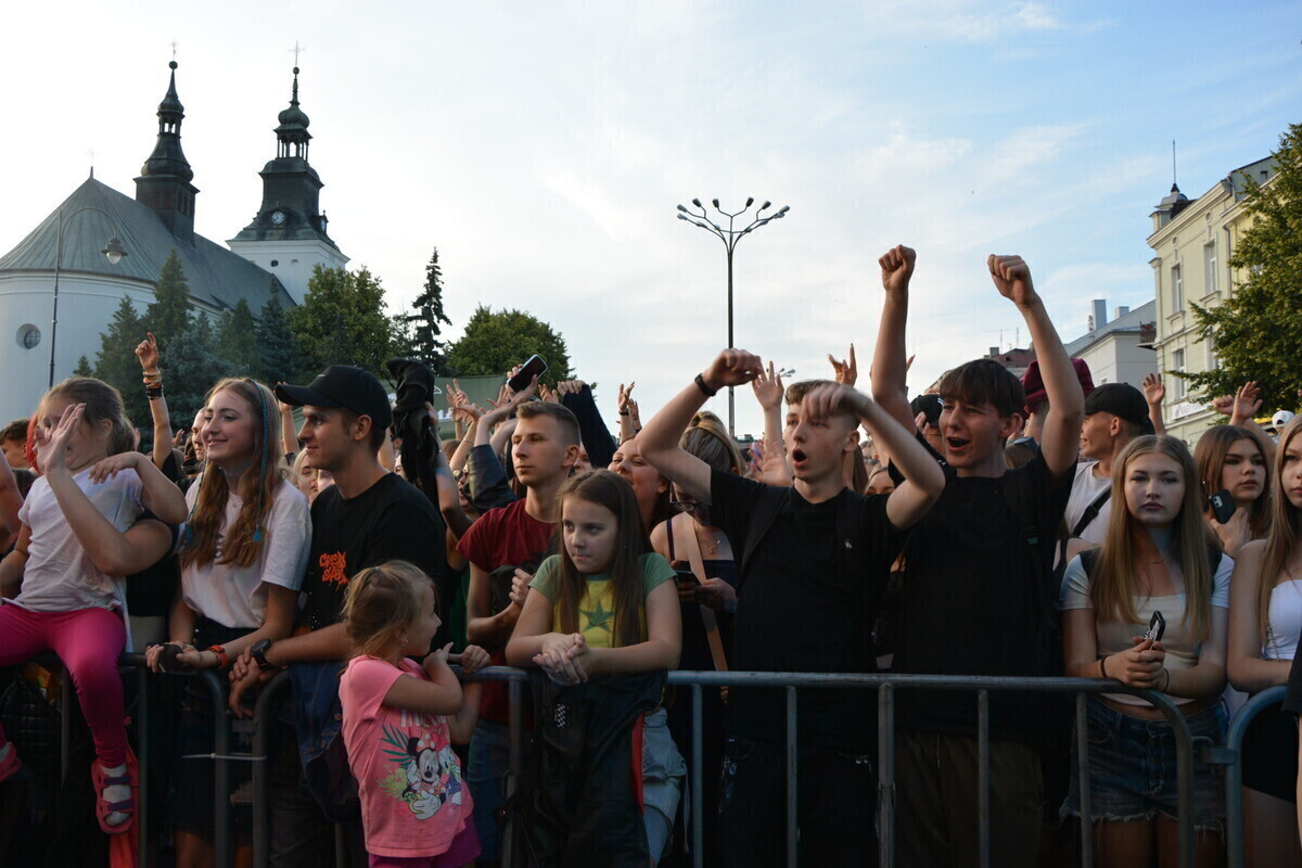 Koncerty na Dni Miasta 2024. Wystąpili m.in. Antony Esca Mr. Polska czy Hirek Wrona. Tak bawili się Piotrkowianie Pierwszy dzień miejskiej imprezy za nami