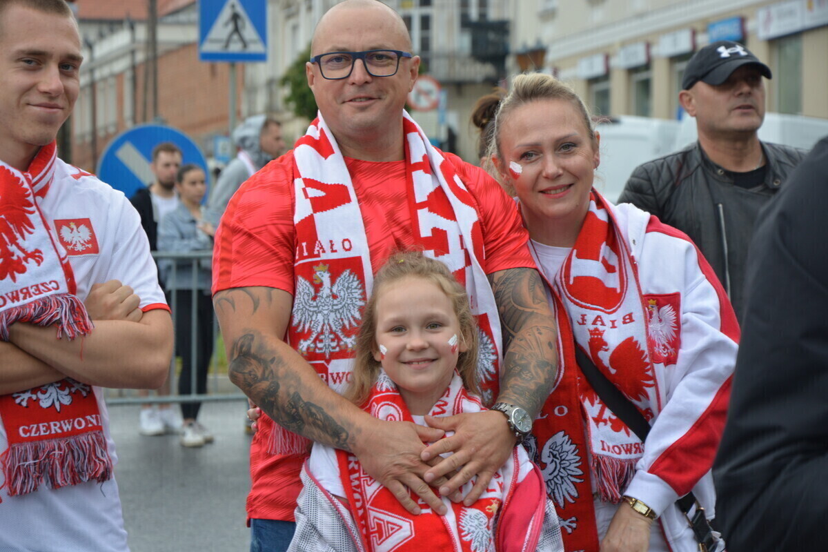 Ruszyła Strefa Kibica na Dniach Miasta Piotrkowa Trybunalskiego 2024. Emocje na Meczu Polska - Holandia. Tak piotrkowianie zareagowali na gol Polaków