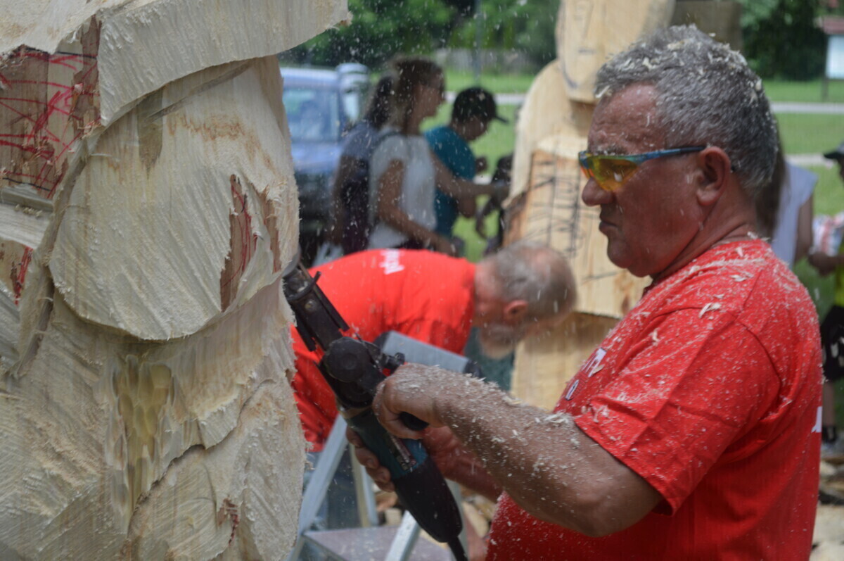 Plener rzeźbiarski na Podklasztorzu