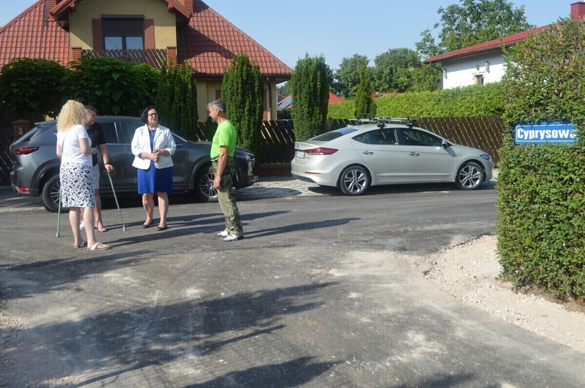 Czekali na to całe lata. Dwie drogi w Uszczynie wyremontowane