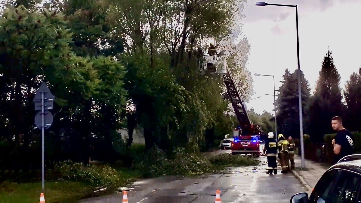 Silne burze strażacy mieli ręce pełne roboty. Interweniowali kilkanaście razy. Jedna osoba nie żyje