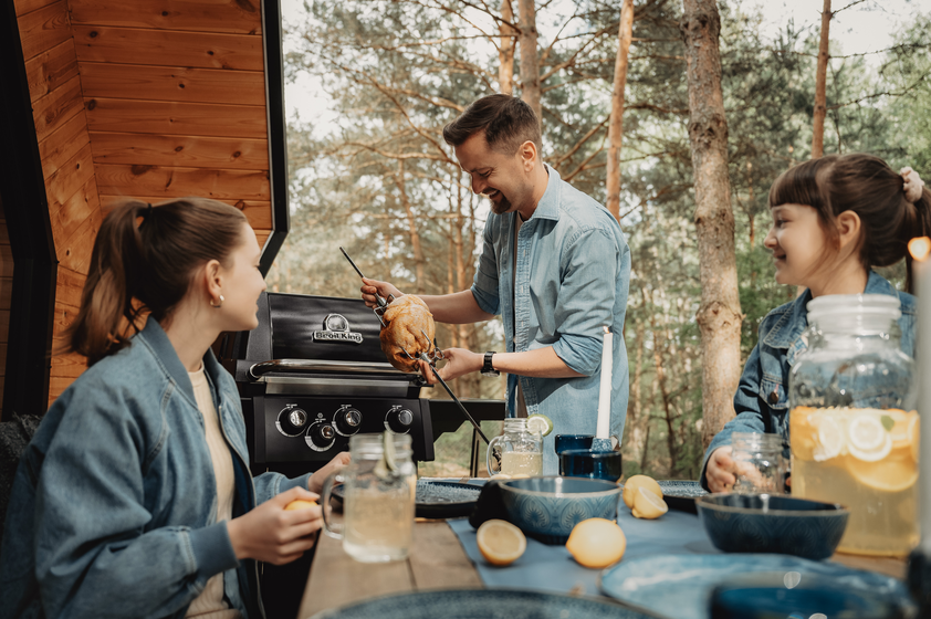 Kuchnia ogrodowa jak z marzeń. Urządź ją z marką Broil King