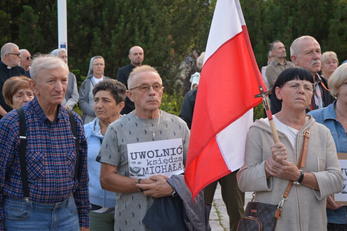 Piotrkowianie solidarni z księdzem Michałem