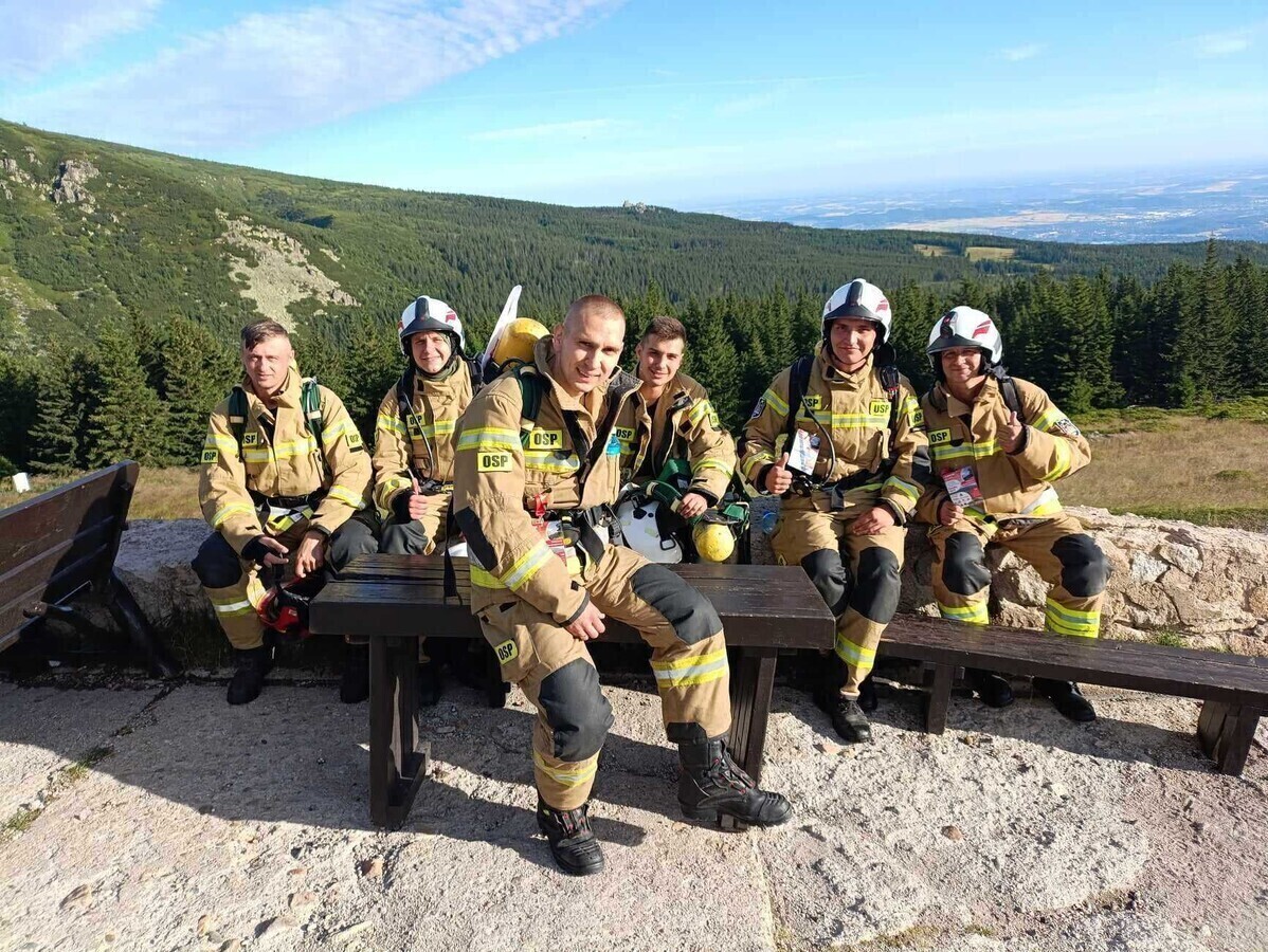 Strażacy z OSP w Parzniewicach i Rozprzy zdobyli Śnieżkę