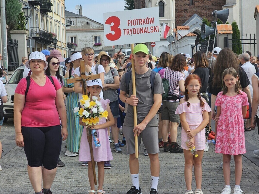 Pątnicy już w drodze. W niedzielę dotrą na Jasną Górę