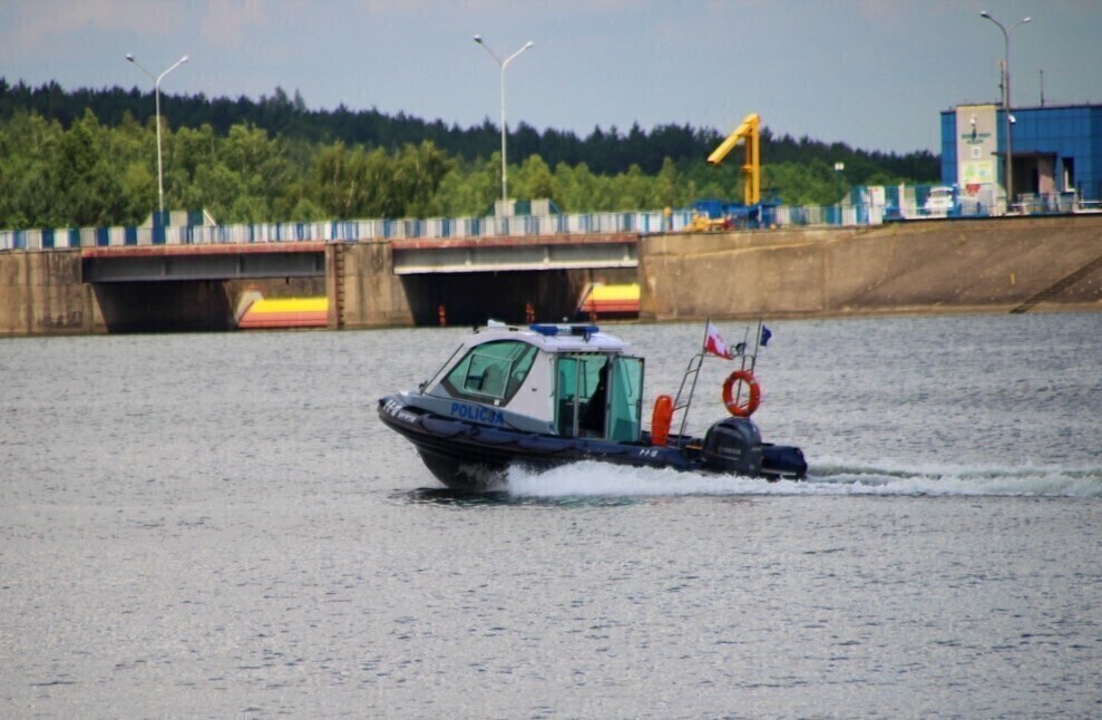Pijany 38-latek pływał skuterem po Zalewie Sulejowskim