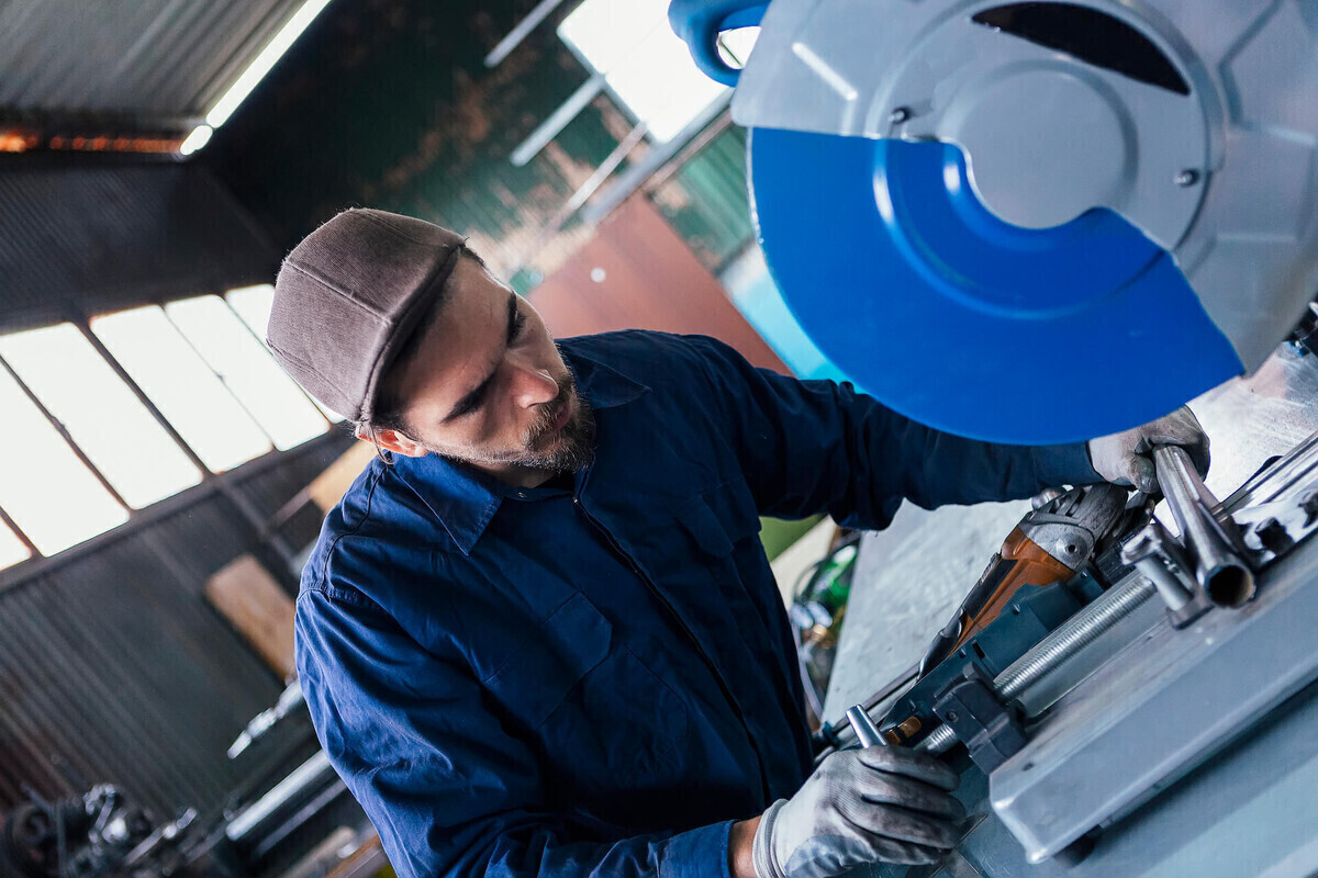 Piły taśmowe do cięcia profili metalowych