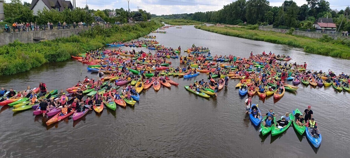 Pobili kajakowy rekord Polski. Blisko 350 kajaków i ponad 700 uczestników. To jedyna taka parada w kraju