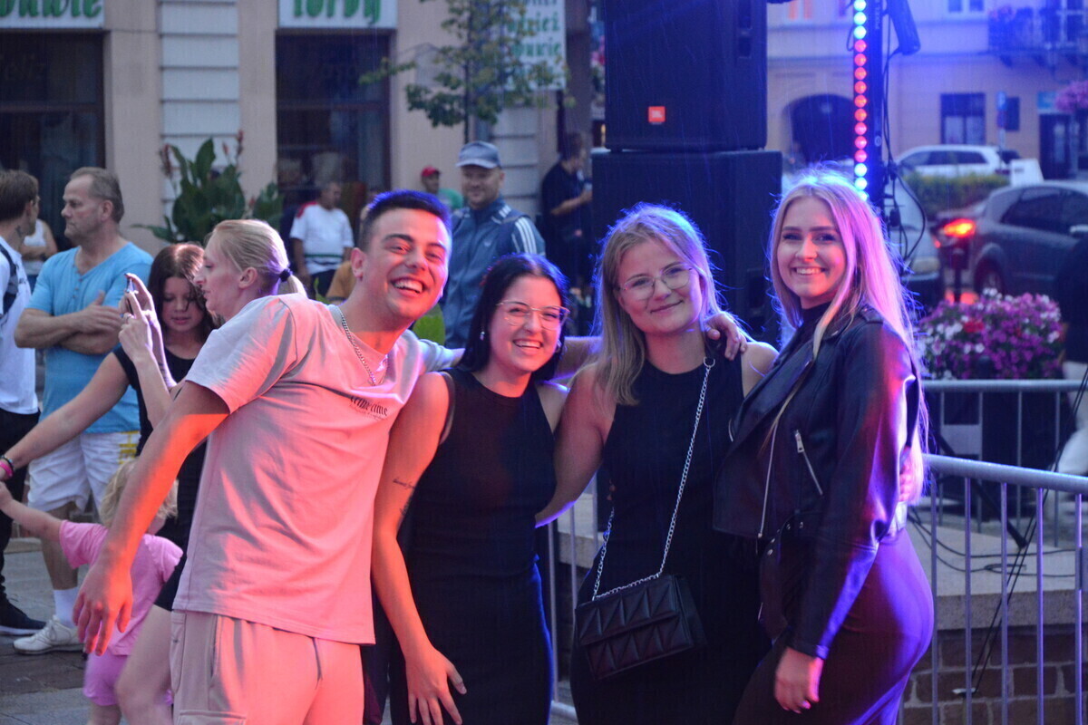 Dyskoteka w sercu piotrkowskiej Starówki. Kolejna potańcówka za nami